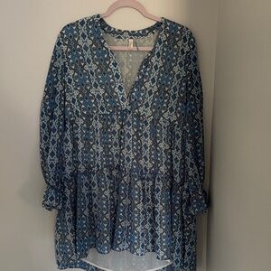 Elan Blue and White Geometric short flowy dress